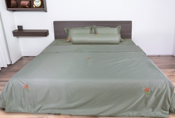 Bộ chăn ga Tencel Organic Xanh Rêu Thêu Hoa